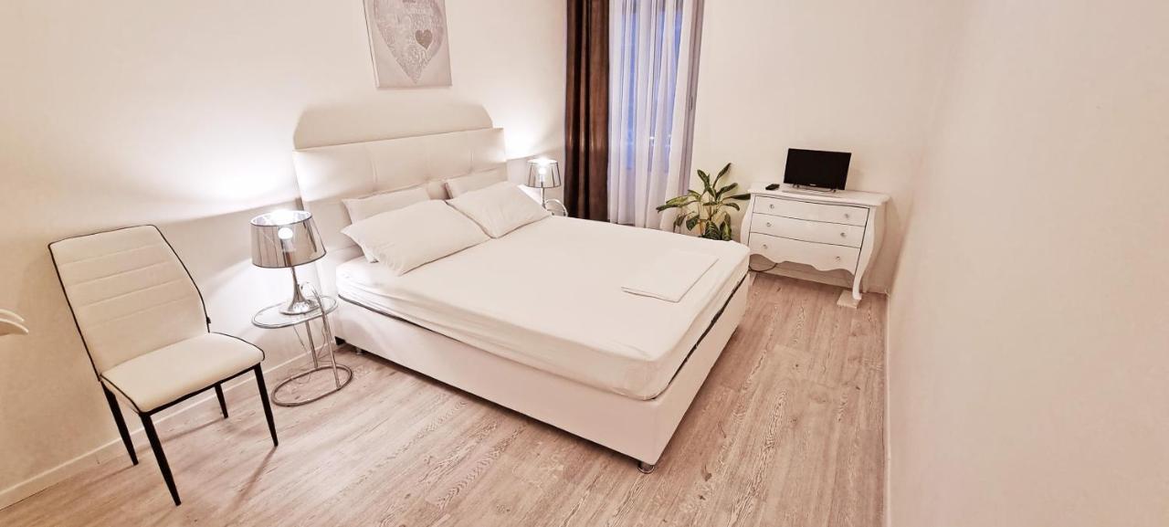 Casa Bianca - 2 Bedroom Design Apartment Trieste Eksteriør bilde